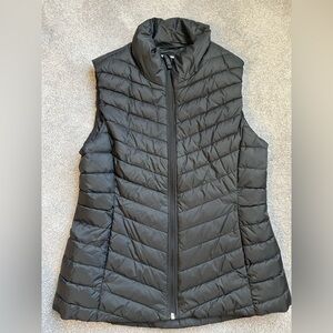 Old Navy Active Narrow-Channel (Slim Fit) Vest